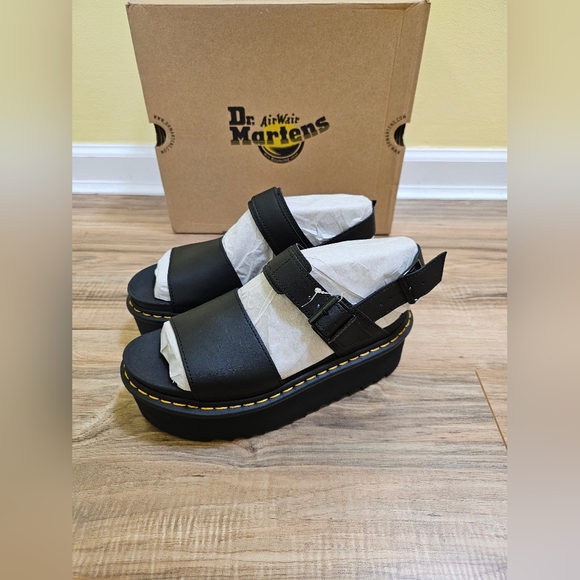 Dr. Martens VOSS WOMEN'S LEATHER STRAP PLATFORM SANDALS, size US 9 - Picture 4 of 12